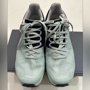 On Cloud Sneaker - Women’s 9.5